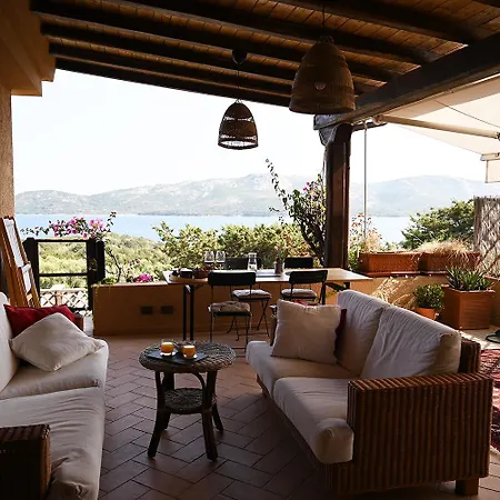 Porto Mannu - Località Capo D`orso - Coral Room, With Sea View Alloggio in famiglia