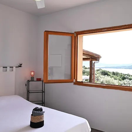 Homestay Porto Mannu - With Beautiful Sea View - 150 M From The Proiettore